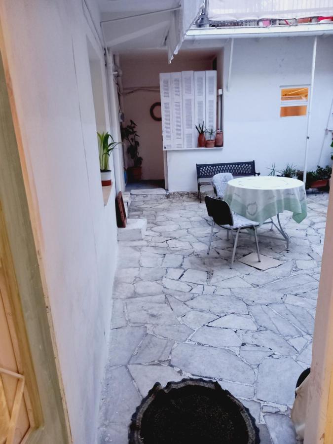 Appartement Στην Αυλή Της Ράχης à Kalamata Extérieur photo