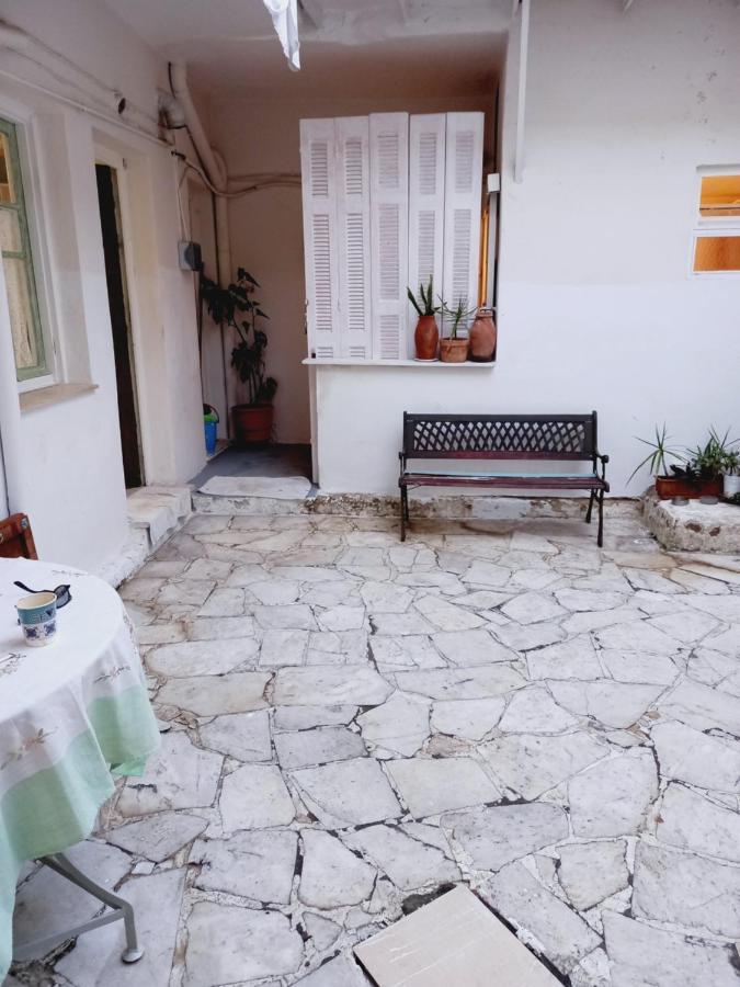 Appartement Στην Αυλή Της Ράχης à Kalamata Extérieur photo